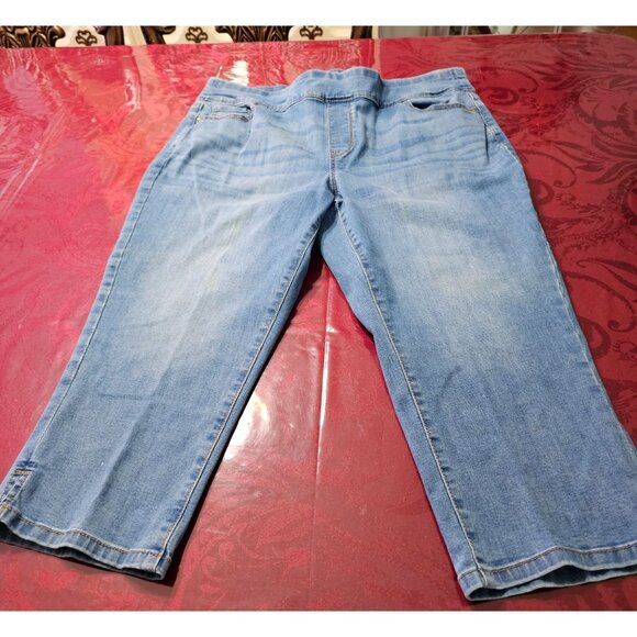 Croft & Barrow Womens Sz 18 Denim Capri Jeans W/Pockets Casual Comfort Stretchy - Picture 3 of 10